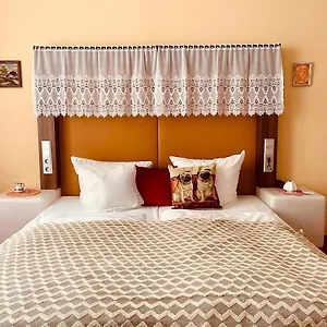 Hotel Bei Tante Alma, MHG