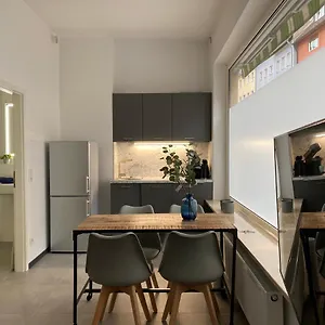 2-zimmer-appartment In Top-city-lage Mit Parken Und Klimaanlage Appartamento